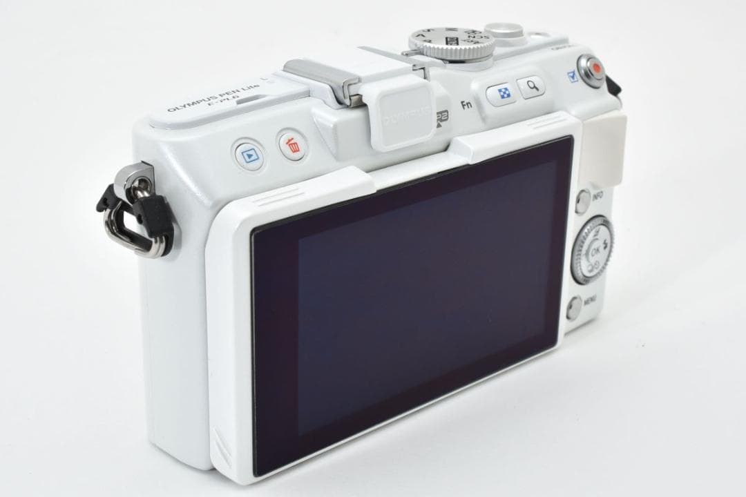 【わずか600回】 OLYMPUS PEN E-PL6 ミラーレス一眼カメラ