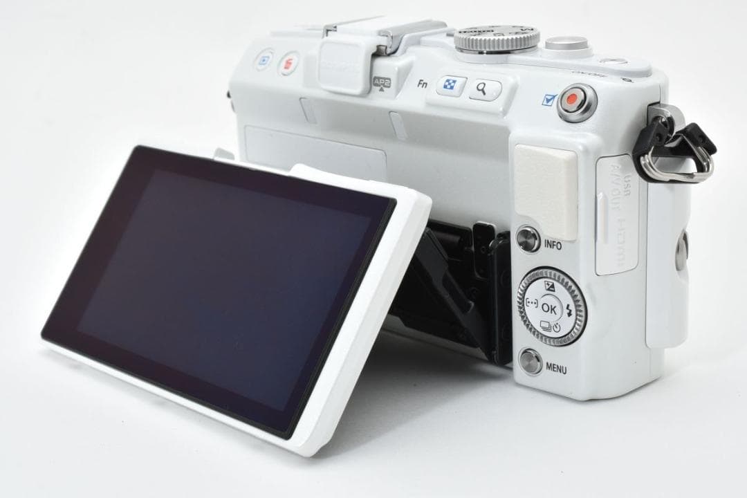 【わずか600回】 OLYMPUS PEN E-PL6 ミラーレス一眼カメラ