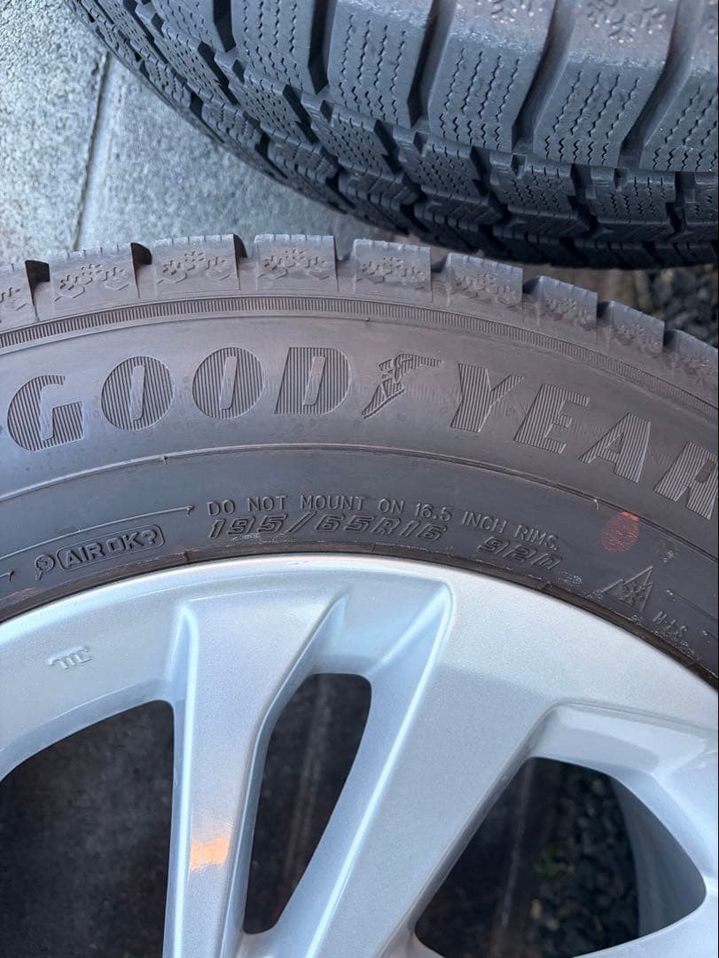 トヨタ ライズ ロッキー 16インチ スタッドレスタイヤセット195/65R16