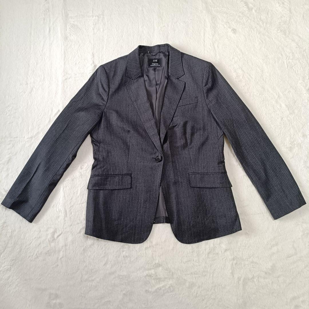 未使用級☆23区 パンツスーツ セットアップダークグレー ストライプ サイズ44