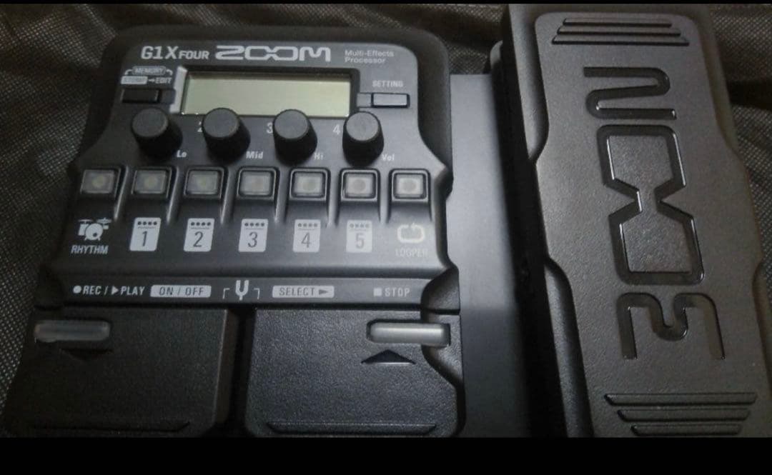 ZOOM G1X FOUR ギターエフェクター 【ペダル付き美品】