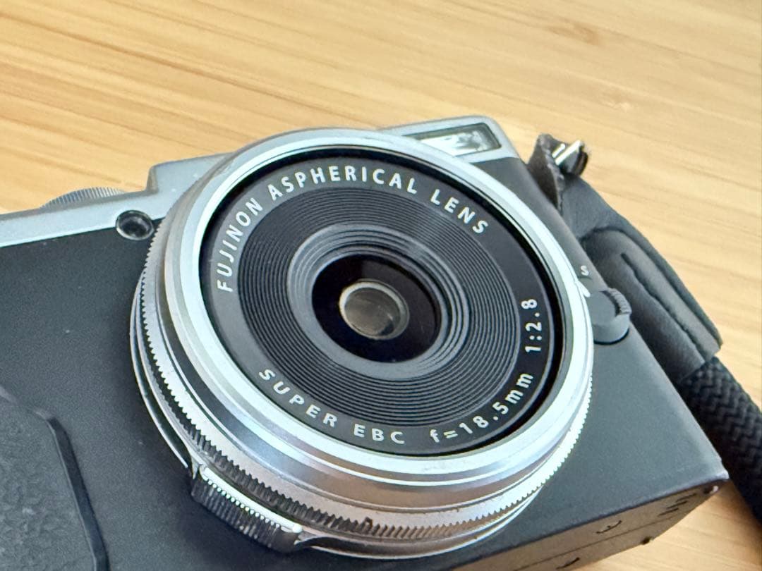 Fujifilm X70 富士フイルム カメラ