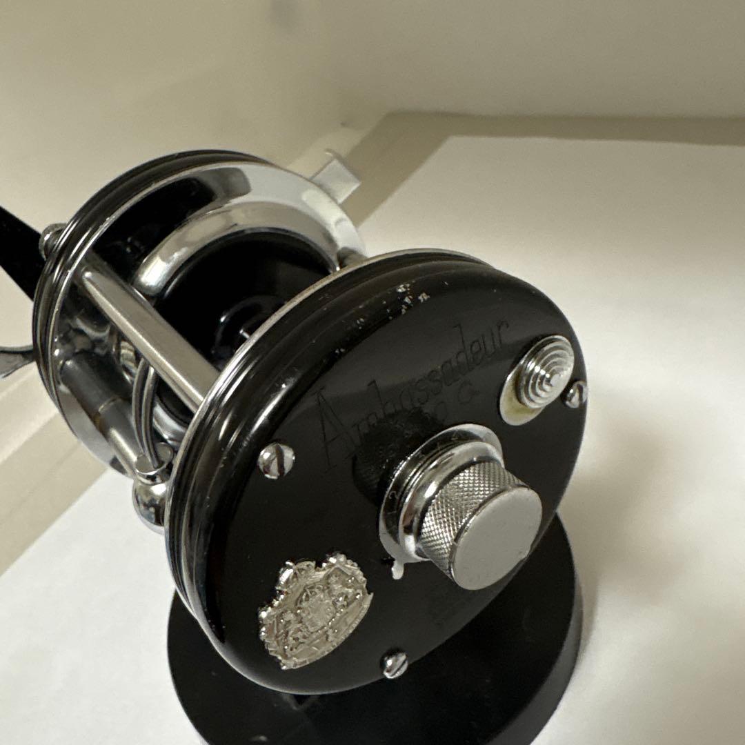 Ambassadeur 6000cベイトリール 黒と銀