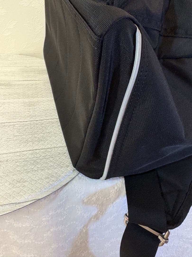 美品　marimekko ブラック バックパック