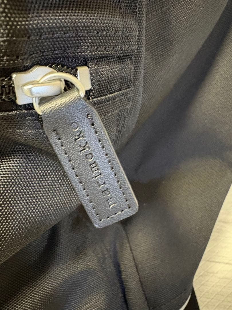 美品　marimekko ブラック バックパック