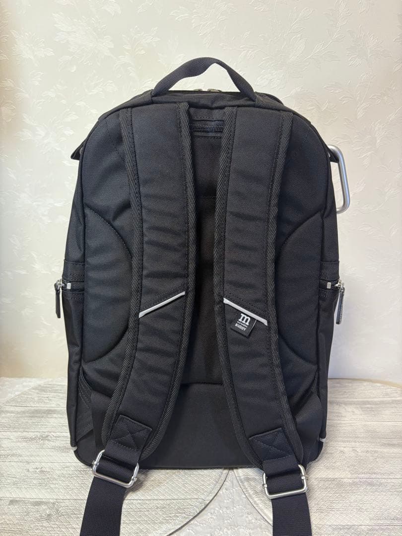 美品　marimekko ブラック バックパック