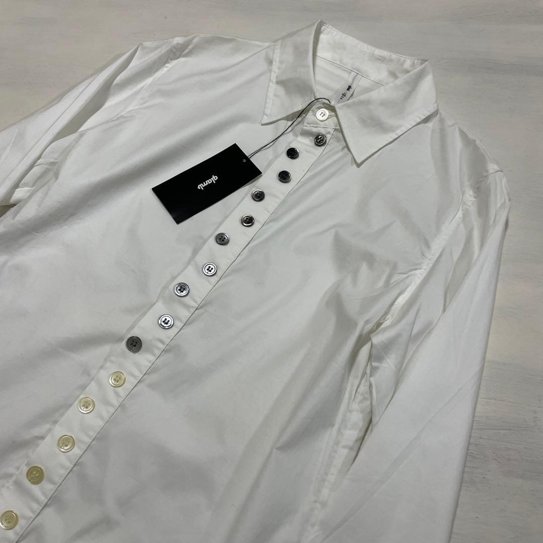 新品タグ付き　定価15252円　glamb ボタンデザイン　白シャツ