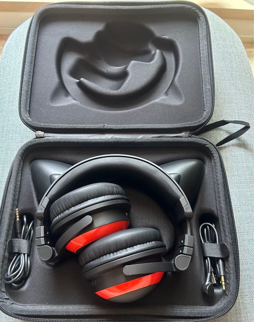 海外製 Brookstone 猫耳ヘッドフォン 赤