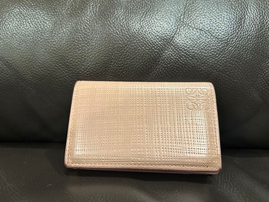 LOEWE ベージュ 型押し名刺入れ