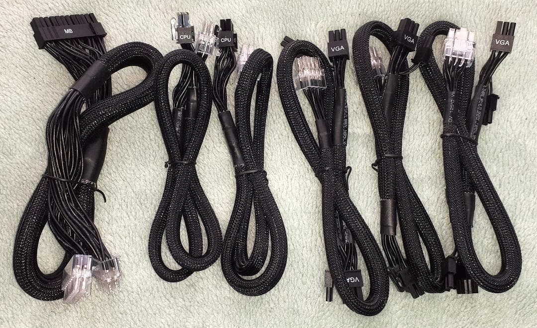 SUPER FLOWER LEADEX III ARGB 850W　ホワイト