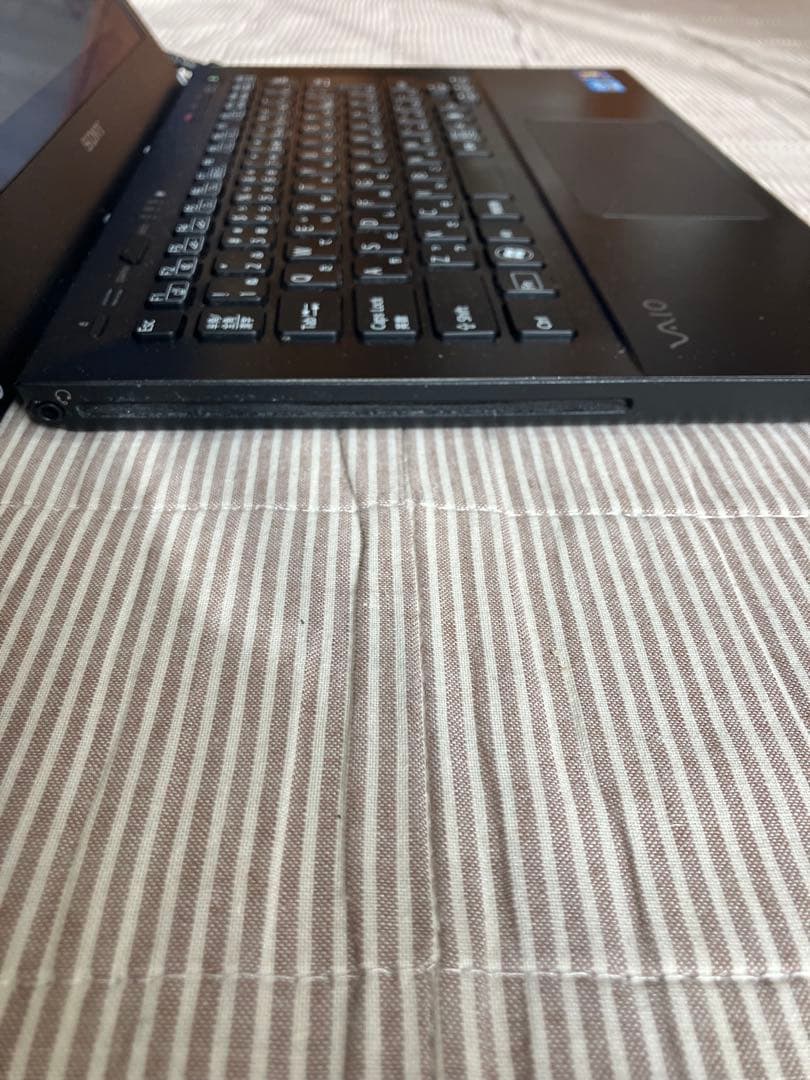 SONY SVS131B12N、13.3インチ、ノート型パソコン