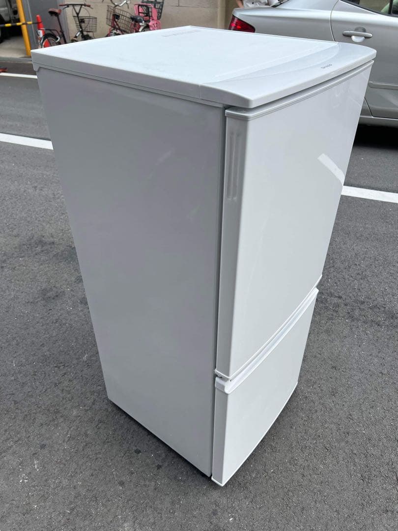 シャープ　137L冷蔵庫