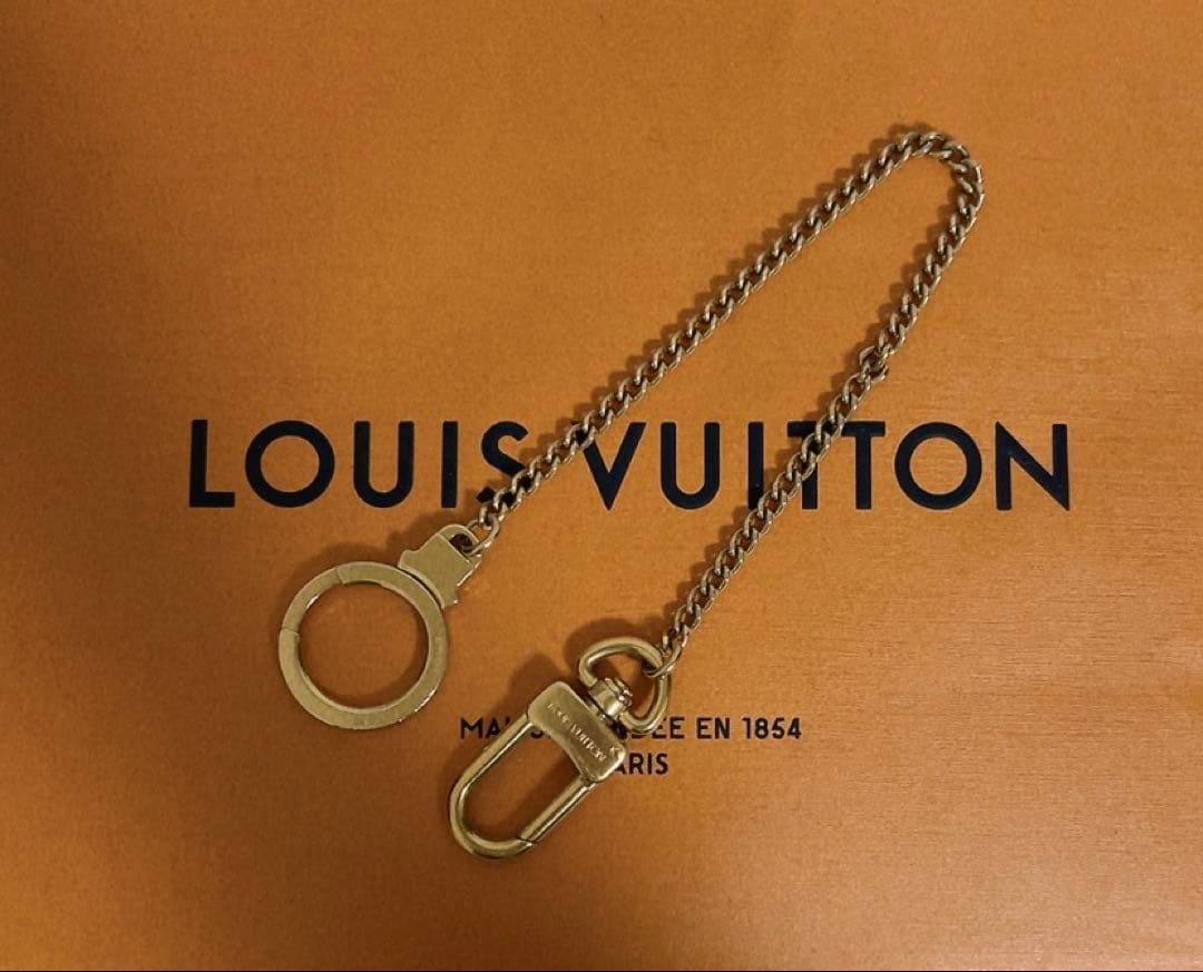 ルイヴィトン　LOUIS VUITTON シェンヌ・アノクレ キーチェーン