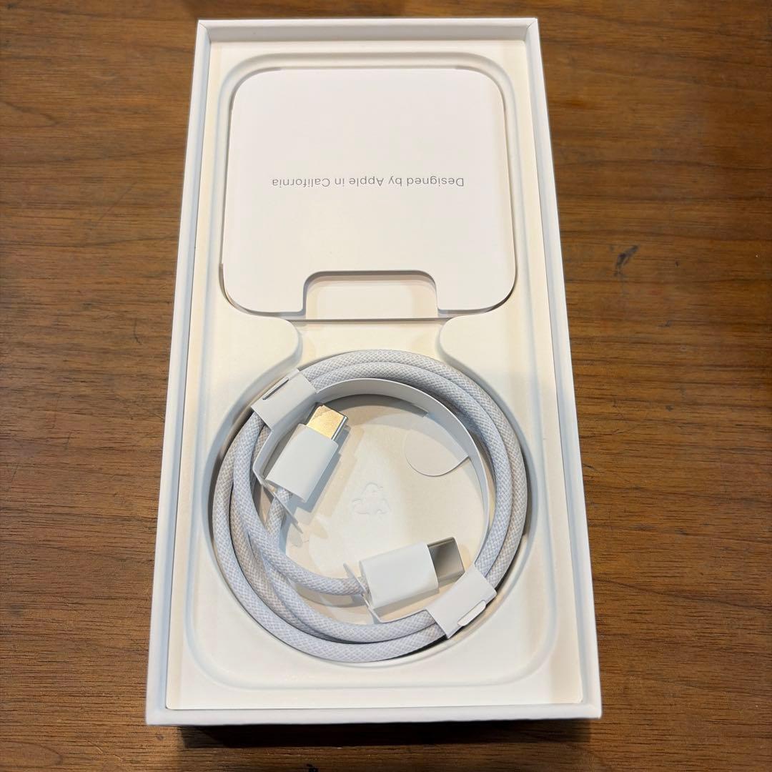 Apple iPhone 15 ブラック 本体　箱　ケーブル付属