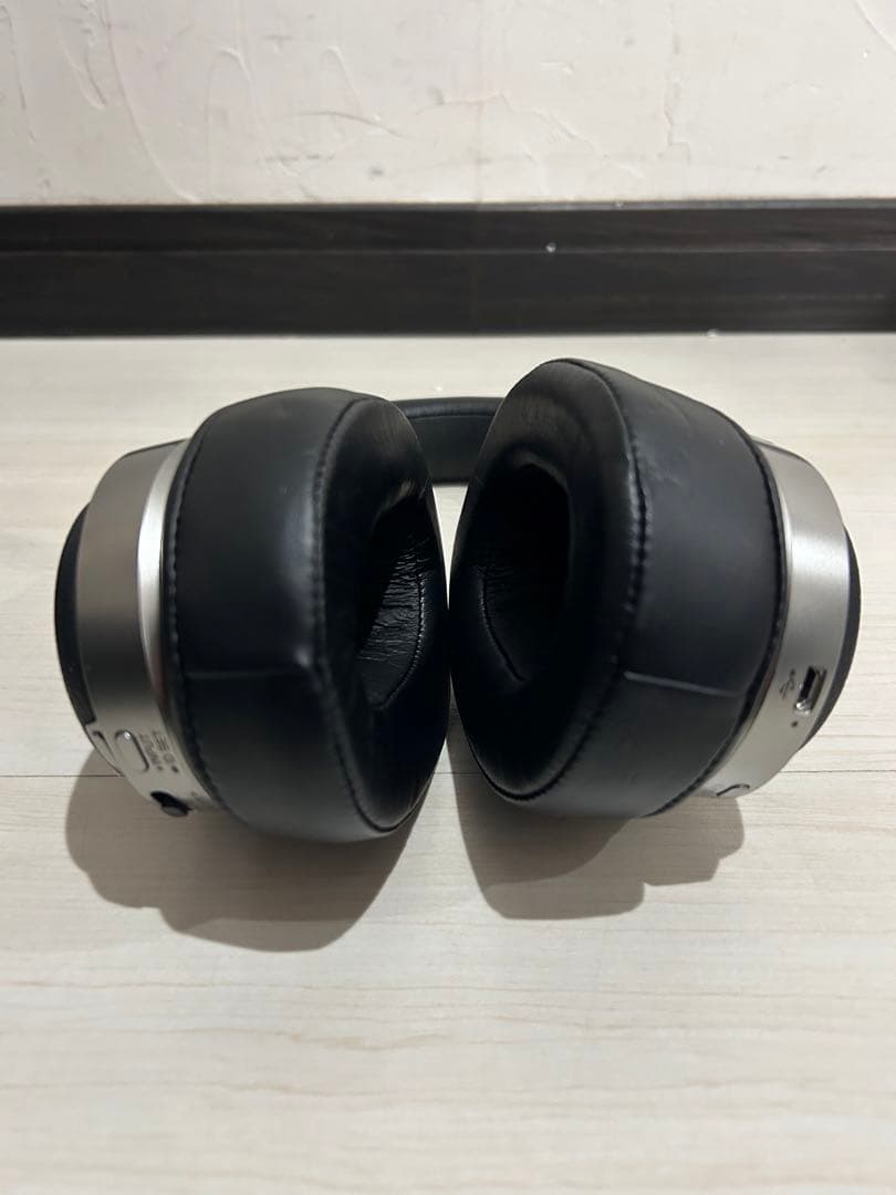 【美品】SONY ワイヤレスヘッドホン MDR-HW700DS