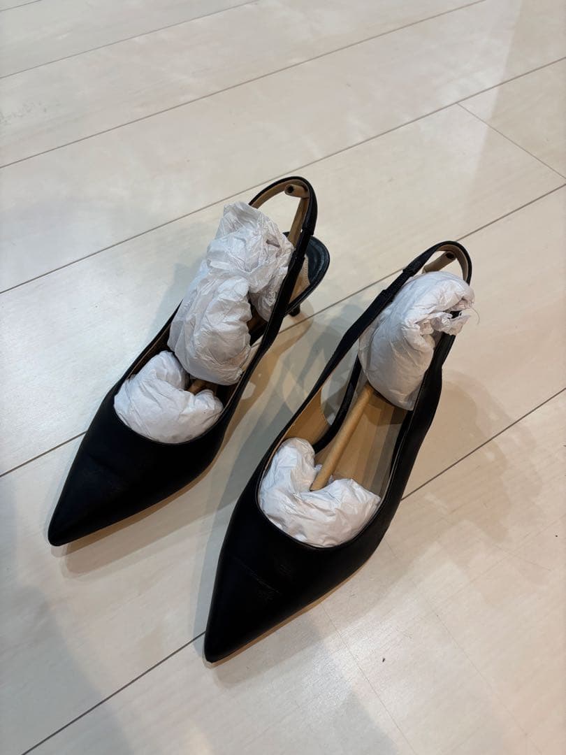 ラルフローレンパンプス美品Lolah バーニッシュド レザー バックストラップ