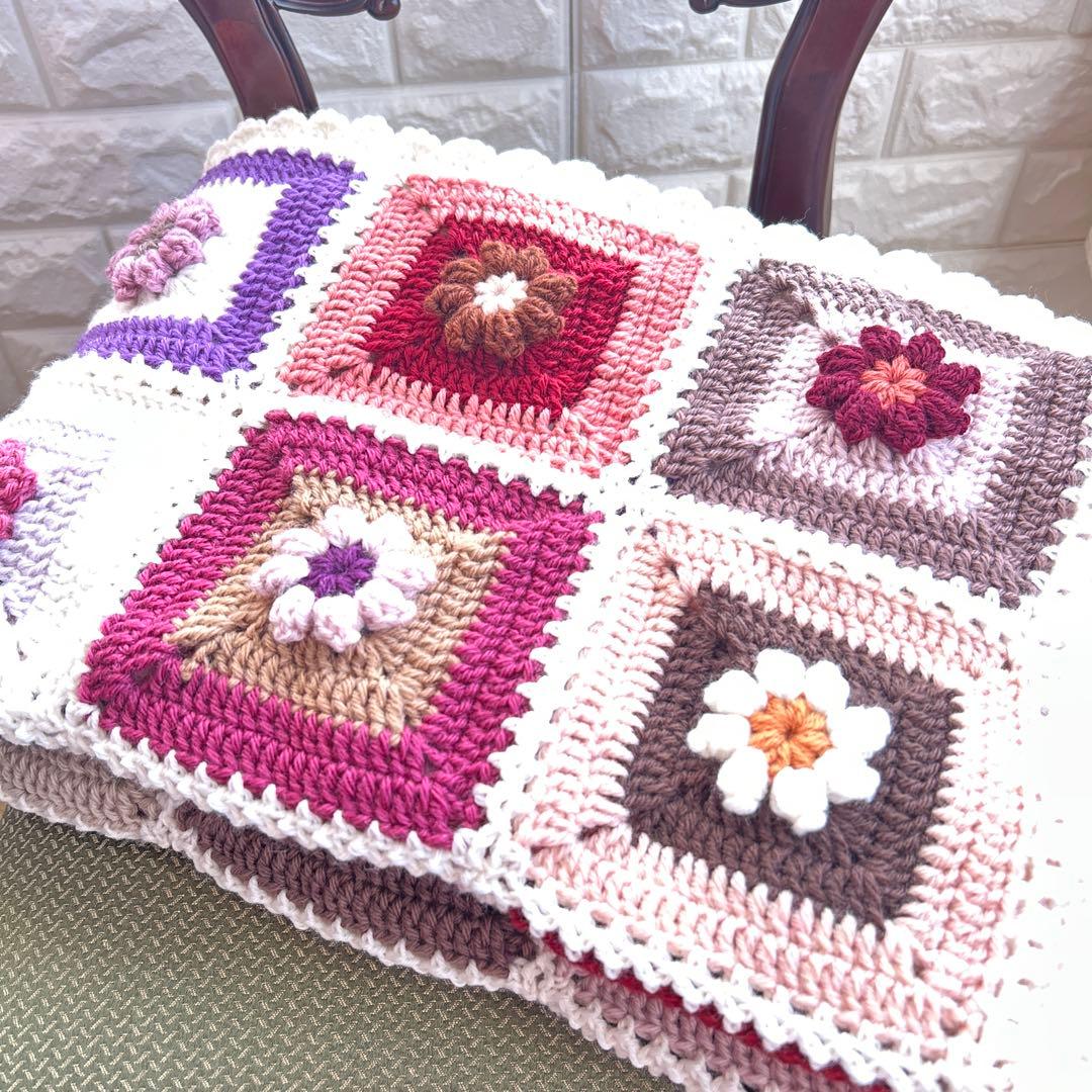 ぷっくり。お花のモチーフ編み ブランケット マルチカバー ウール 手編み