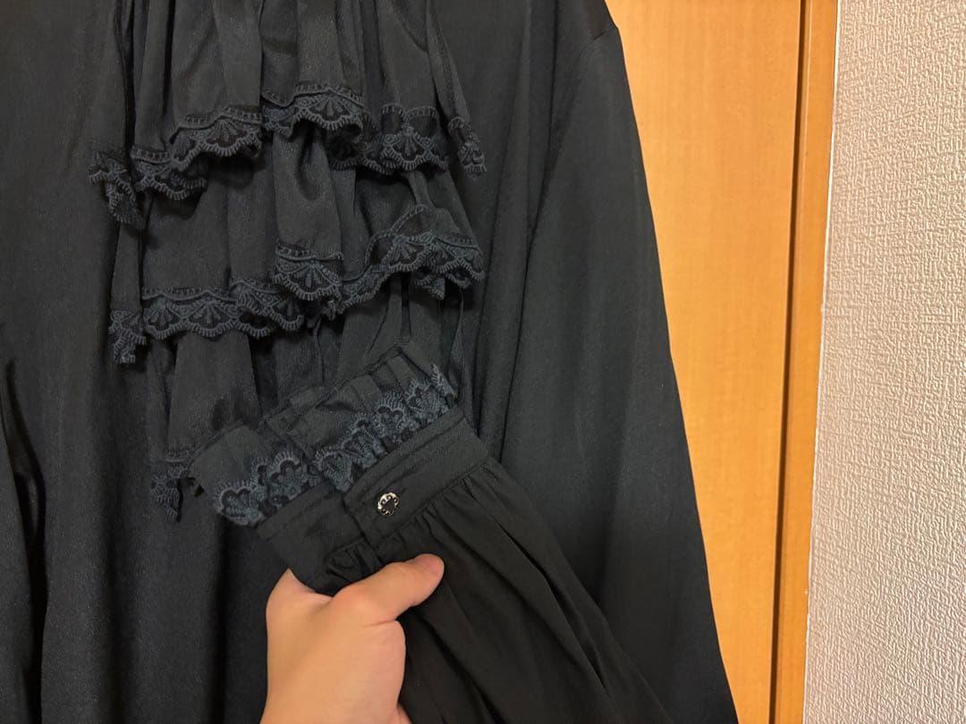 フリル付き長袖シャツ　黒