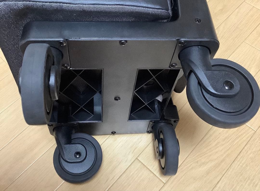 スワニー　キャリーバッグ　ストッパー付き　Mサイズ　超美品