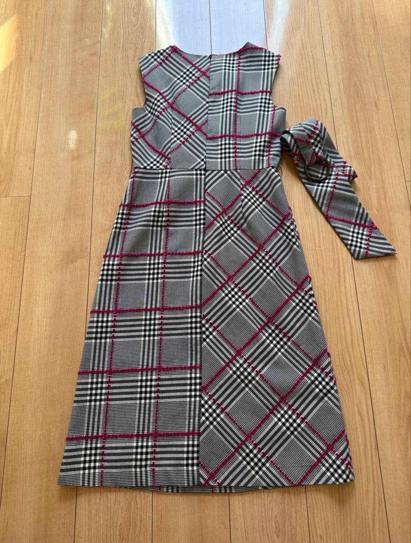 未使用に近い　エポカ　クリーニング済　上品ワンピース　40 膝丈