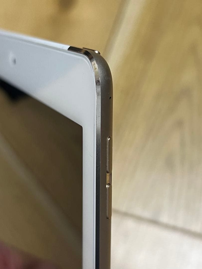 iPad Airの第2世代モデル Wi-Fi + Cellular