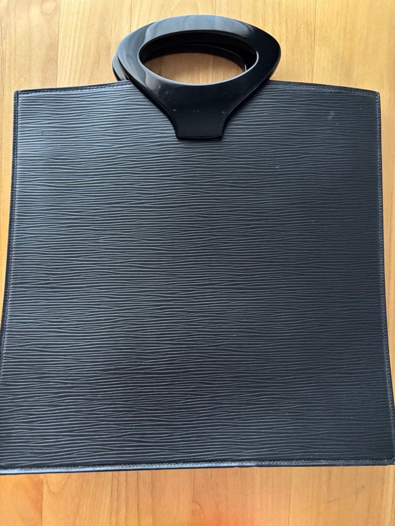 ヴィトン エピ ハンドバッグ