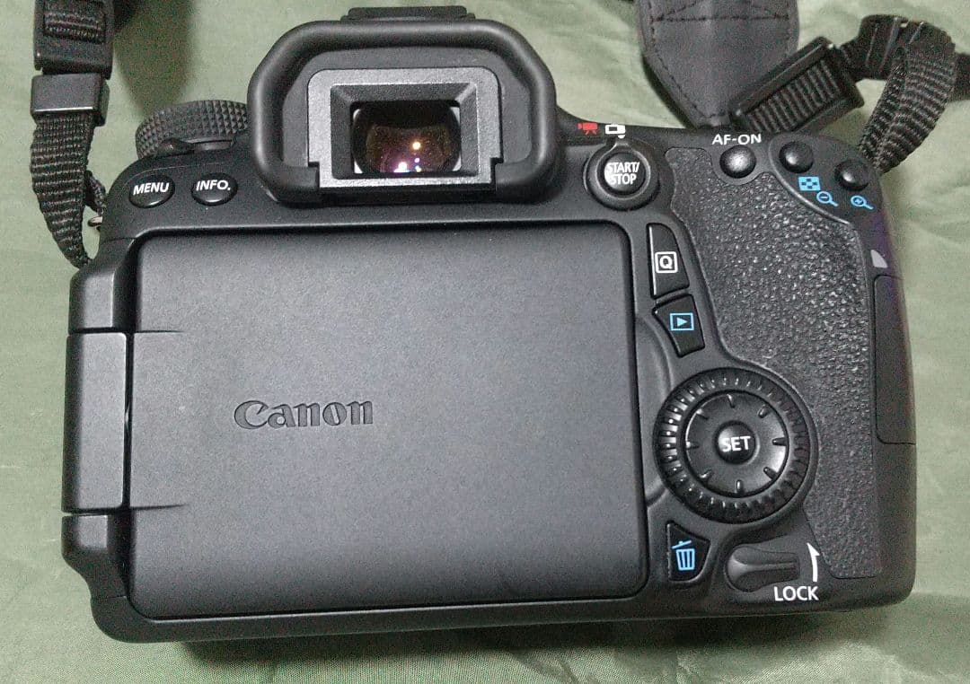 美品CanonEOS 70D ダブルズームレンズキット