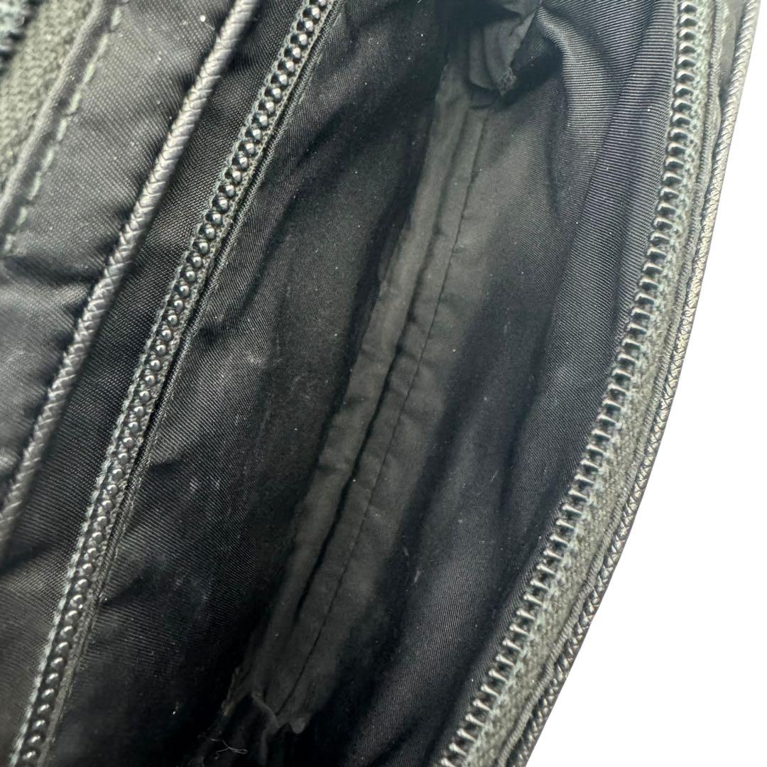 PRADA ボディバッグ 三角プレート ロゴ金具 キャンバス