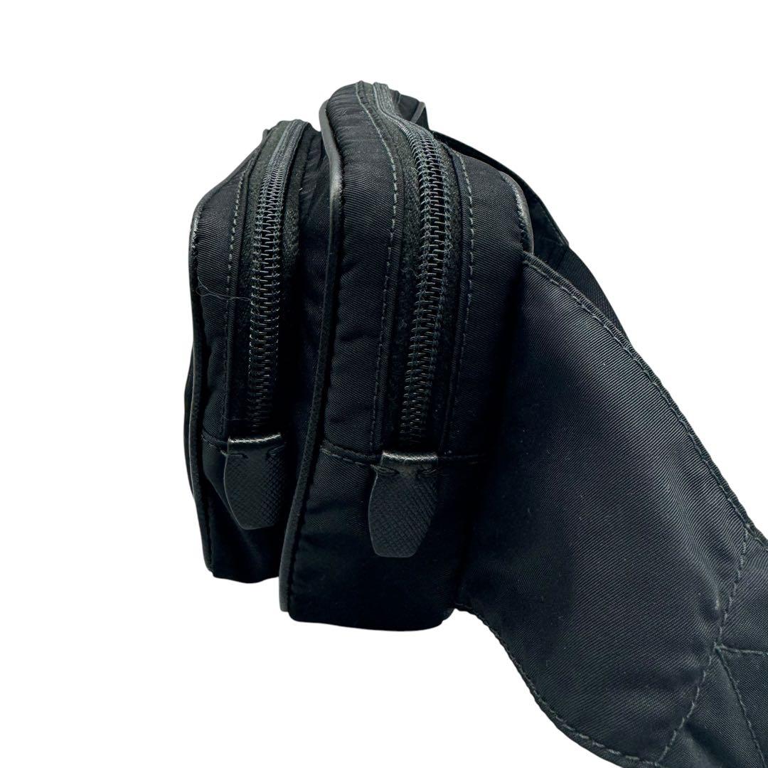 PRADA ボディバッグ 三角プレート ロゴ金具 キャンバス