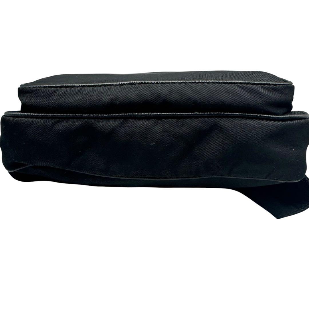 PRADA ボディバッグ 三角プレート ロゴ金具 キャンバス