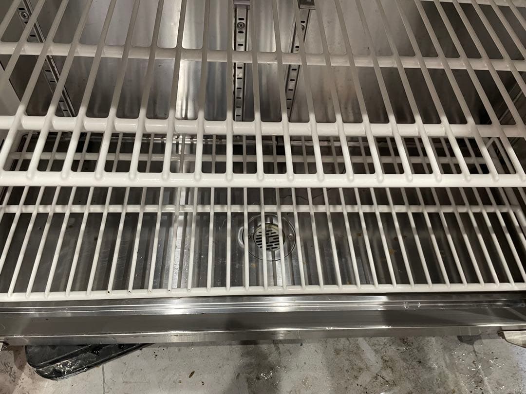 最終締切！福島テーブル型冷蔵庫 庫内広くてステンレス 仕様で良く冷えます！