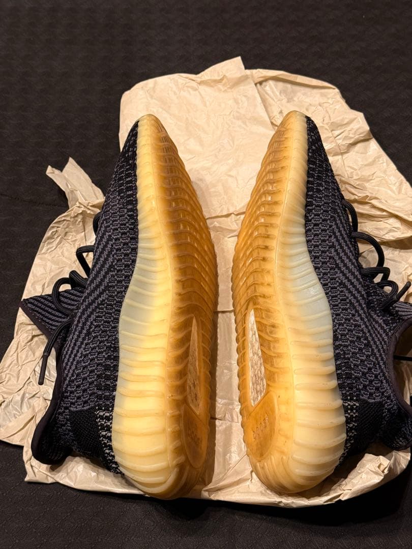 靴 YEEZY BOOST 350 V2 CARBON 27.5