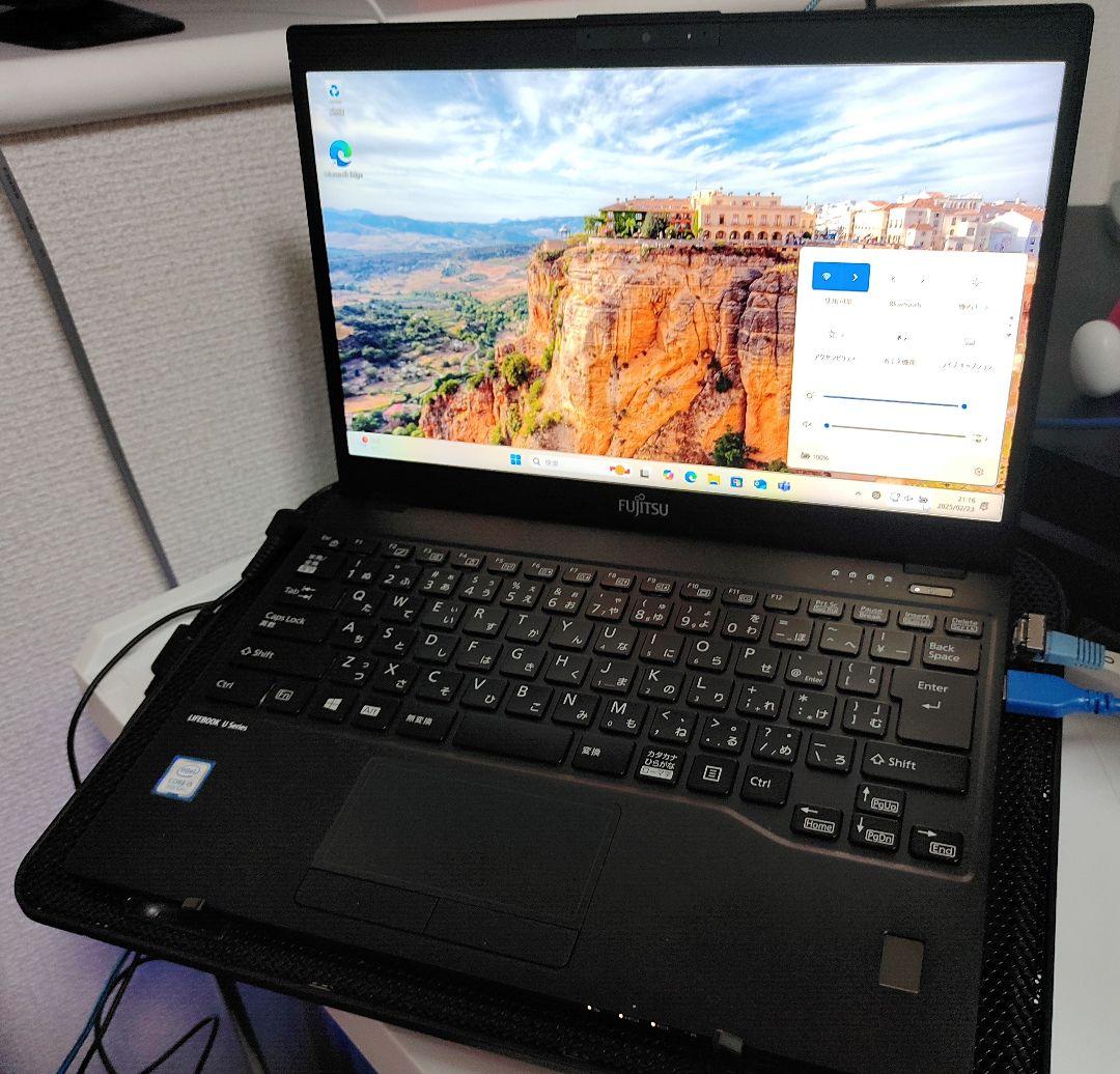 富士通 ノートパソコン i5 8世代　超綺麗です！