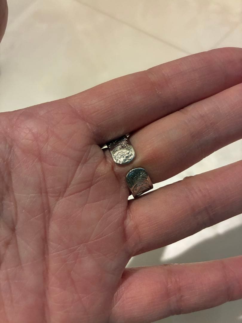 フェザー　指輪　リング　シルバー　フリーサイズ　羽　ゴローズ好きな方おすすめ