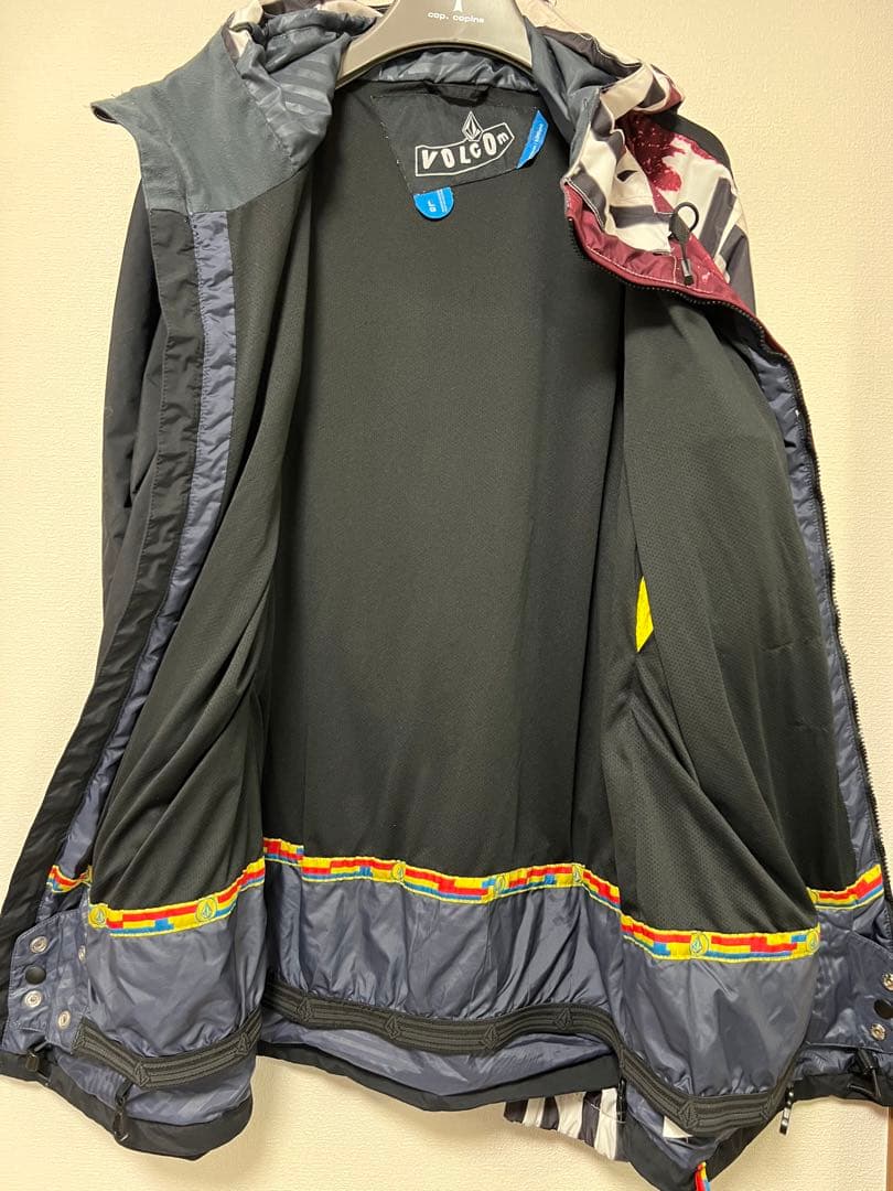 【VOLCOMボルコム　スノボウェア】LET IT STORM Lサイズ