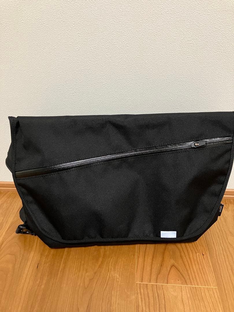 narifuri メッセンジャーバッグ