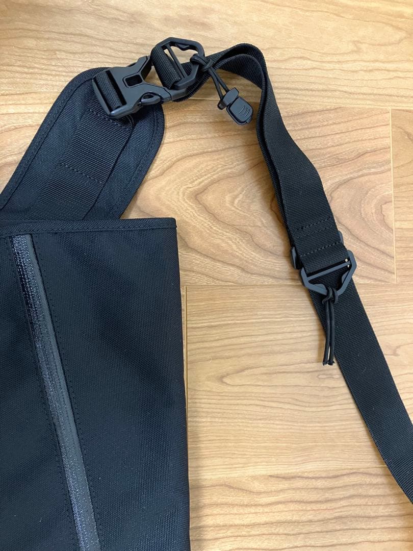 narifuri メッセンジャーバッグ