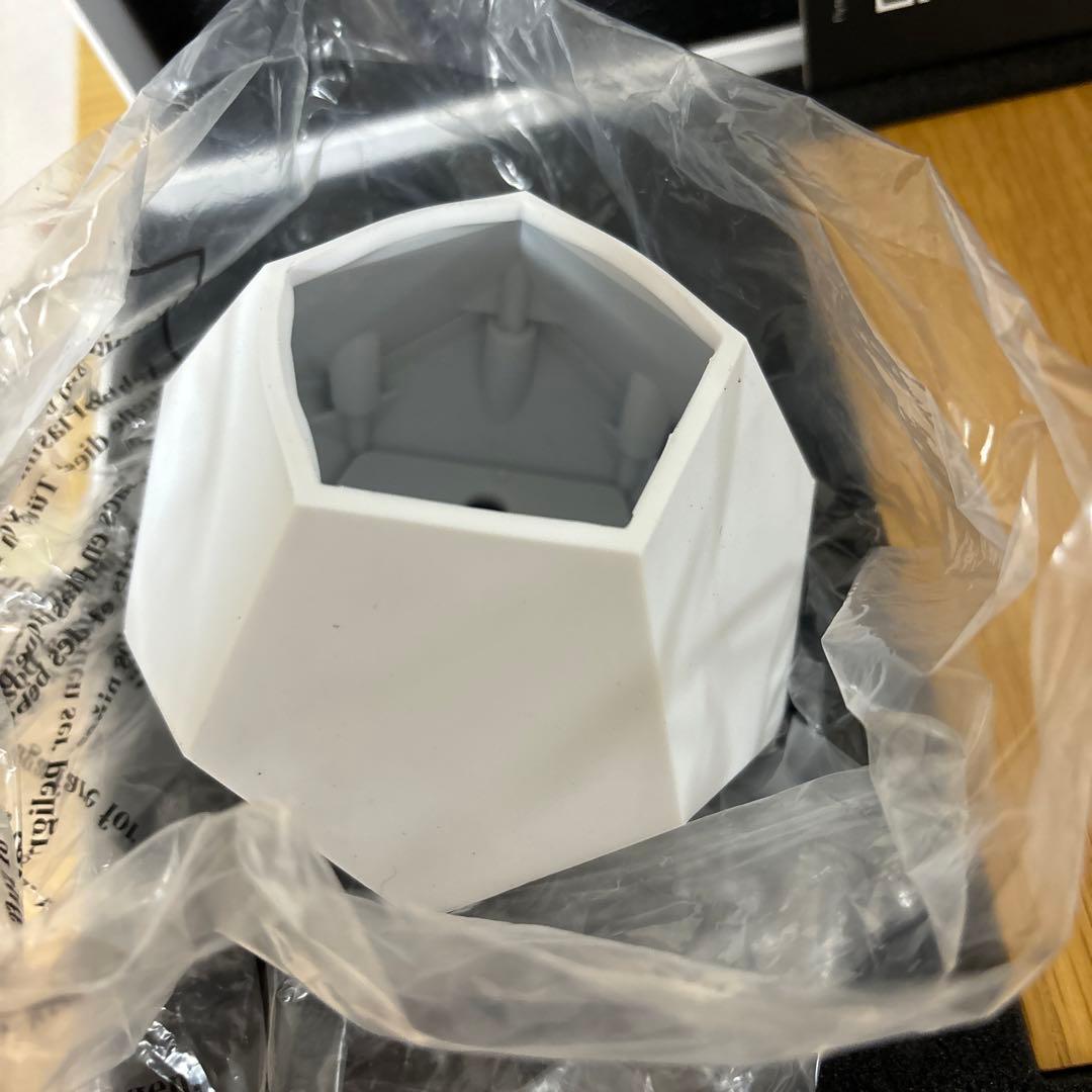 磁力で空中に浮かぶプランター　FLYTE LYFE