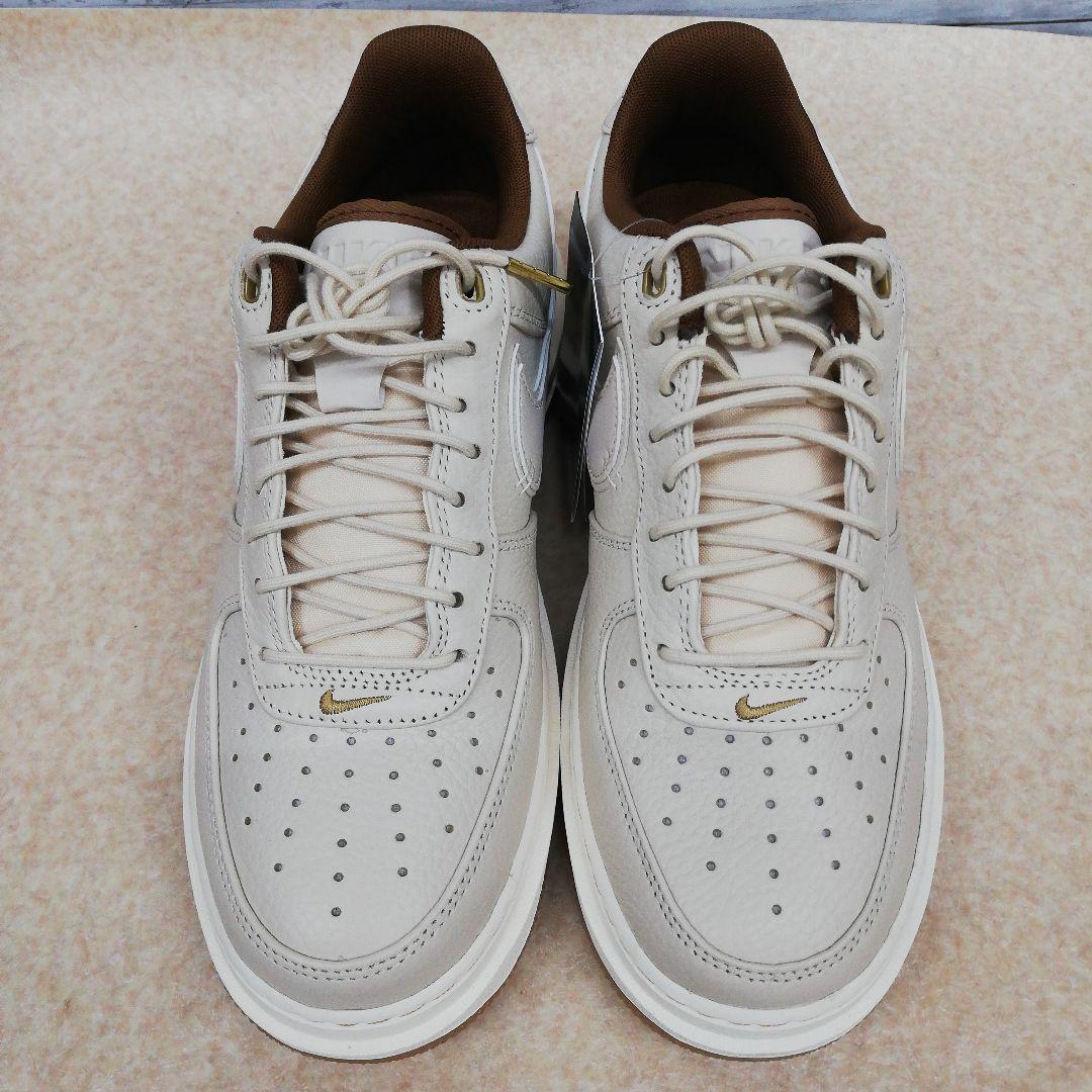 AV2011 NIKE エアフォース 1 Luxe DB4109-200