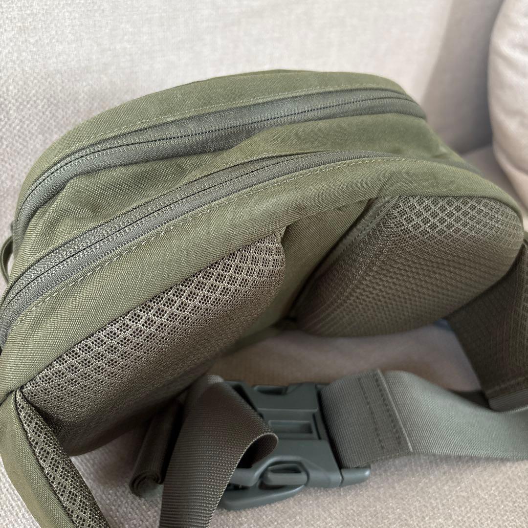 Hugoo ヒップシート カーキ