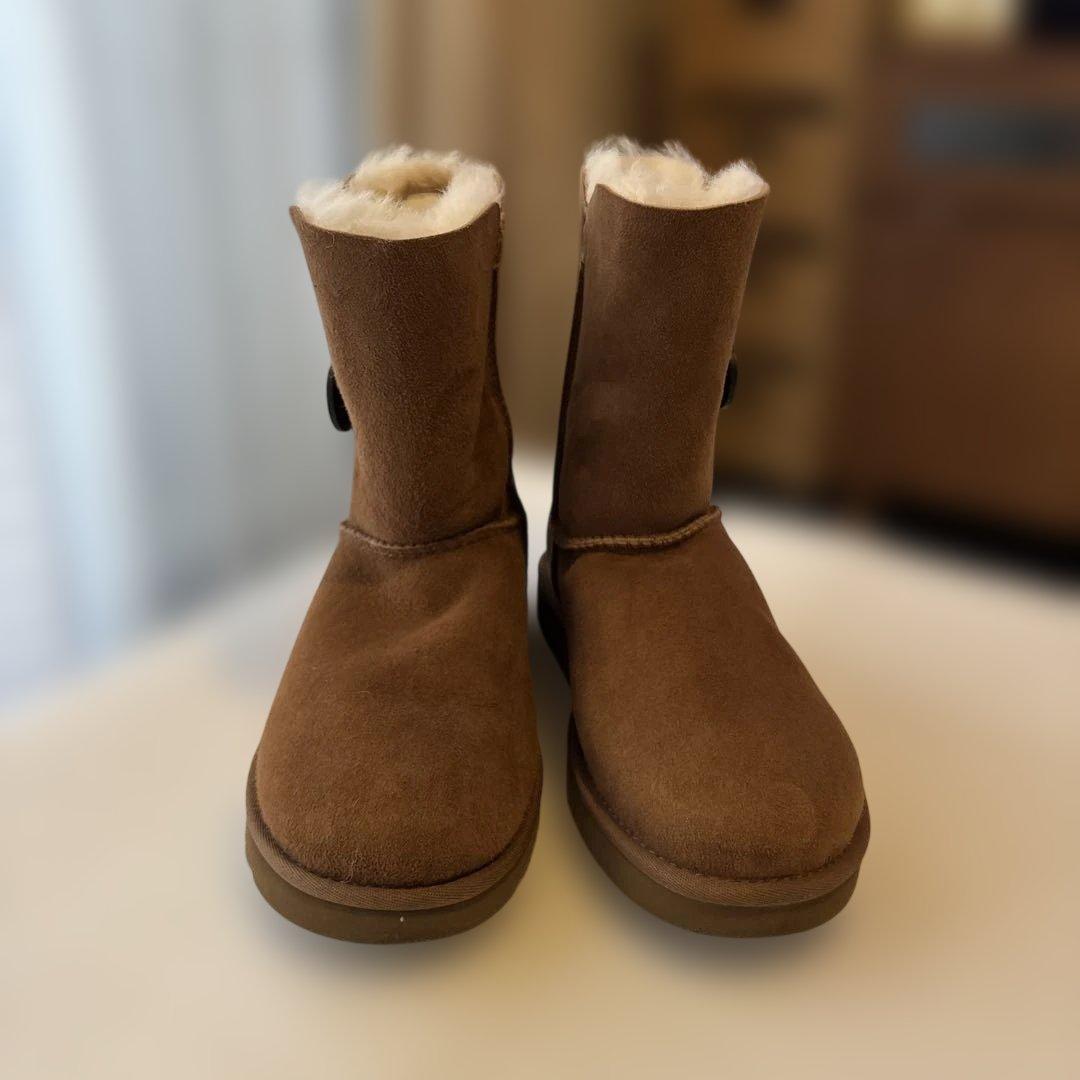 未使用✨美品✨UGG ブラウン ムートンブーツ ボタン付き