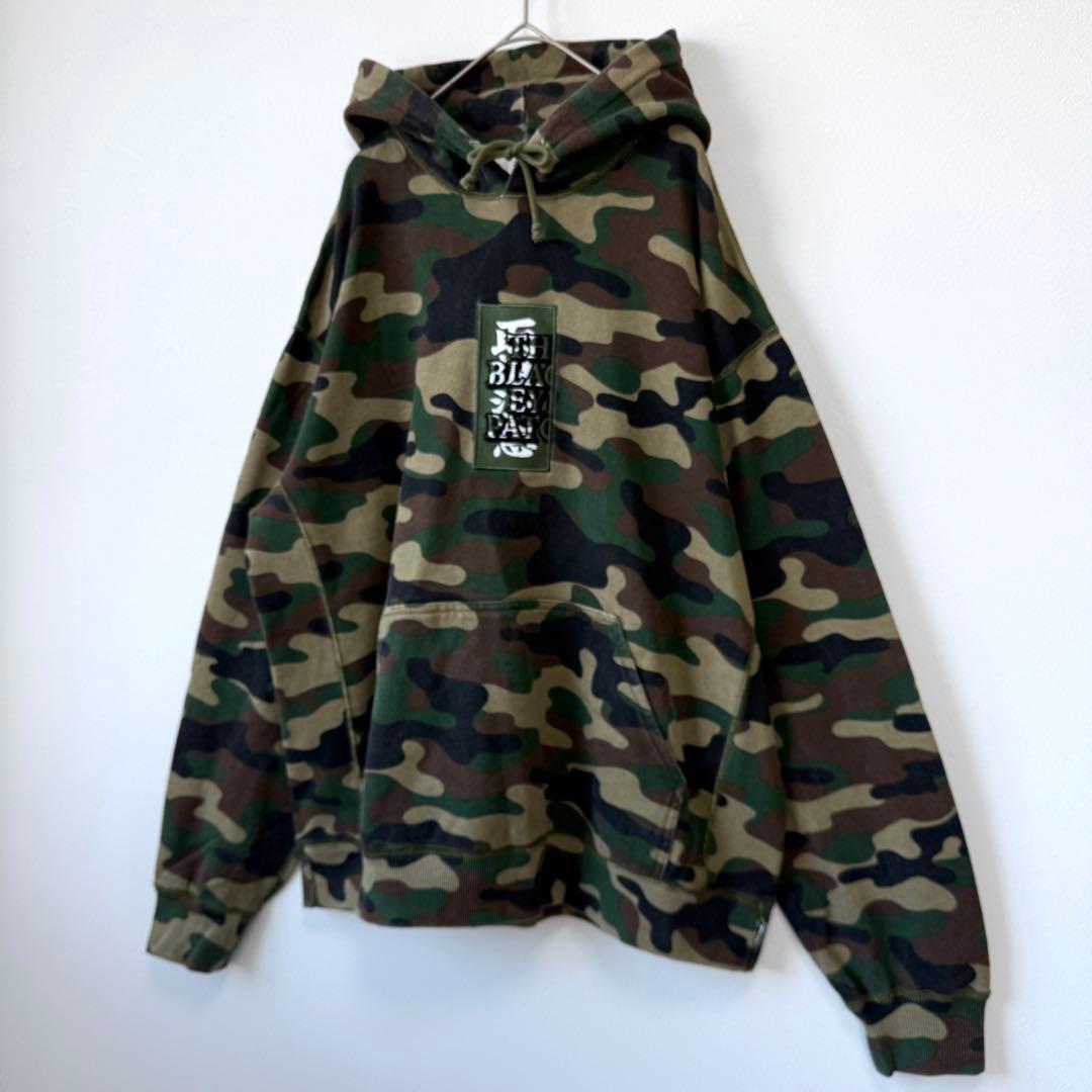 【入手困難✨】ブラックアイパッチ 取扱注意 刺繍ロゴ パーカー 迷彩柄 Lサイズ