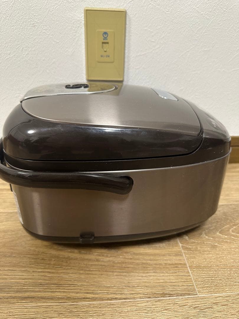 象印 ZOJIRUSHI 炊飯ジャー 極め炊き NP-GK05 2022年製