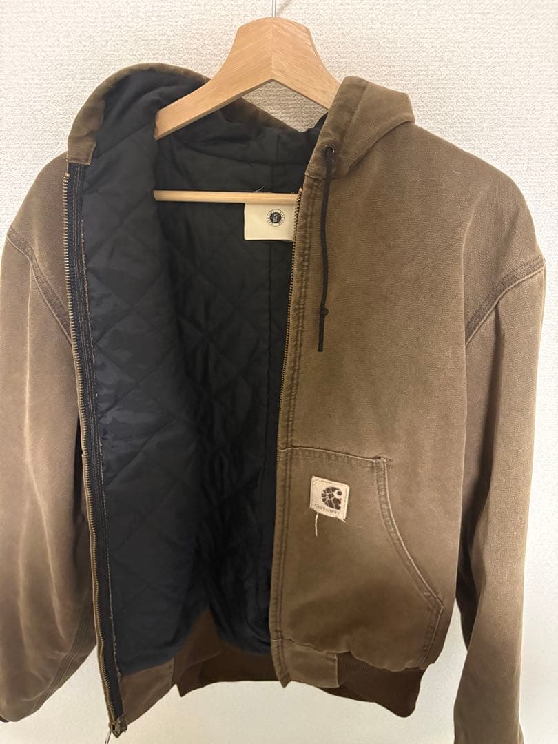 フード付きブラウンジャンパー