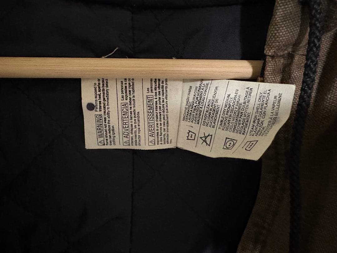 フード付きブラウンジャンパー