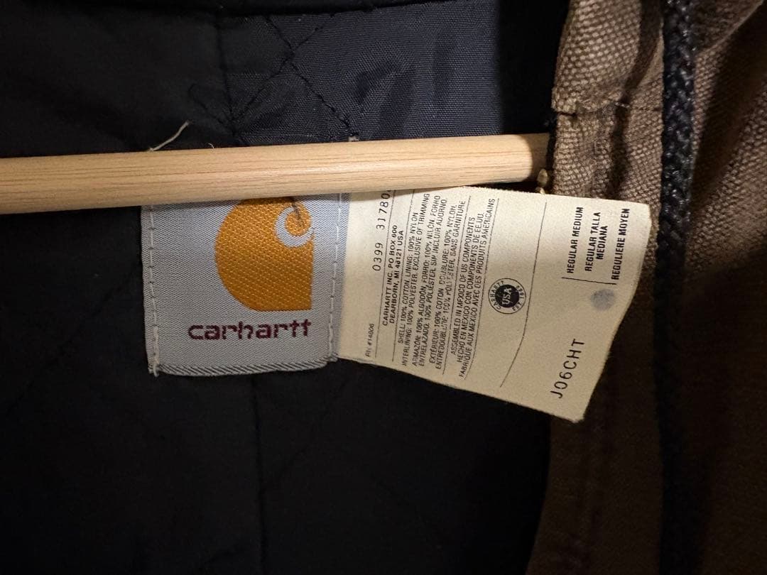 フード付きブラウンジャンパー