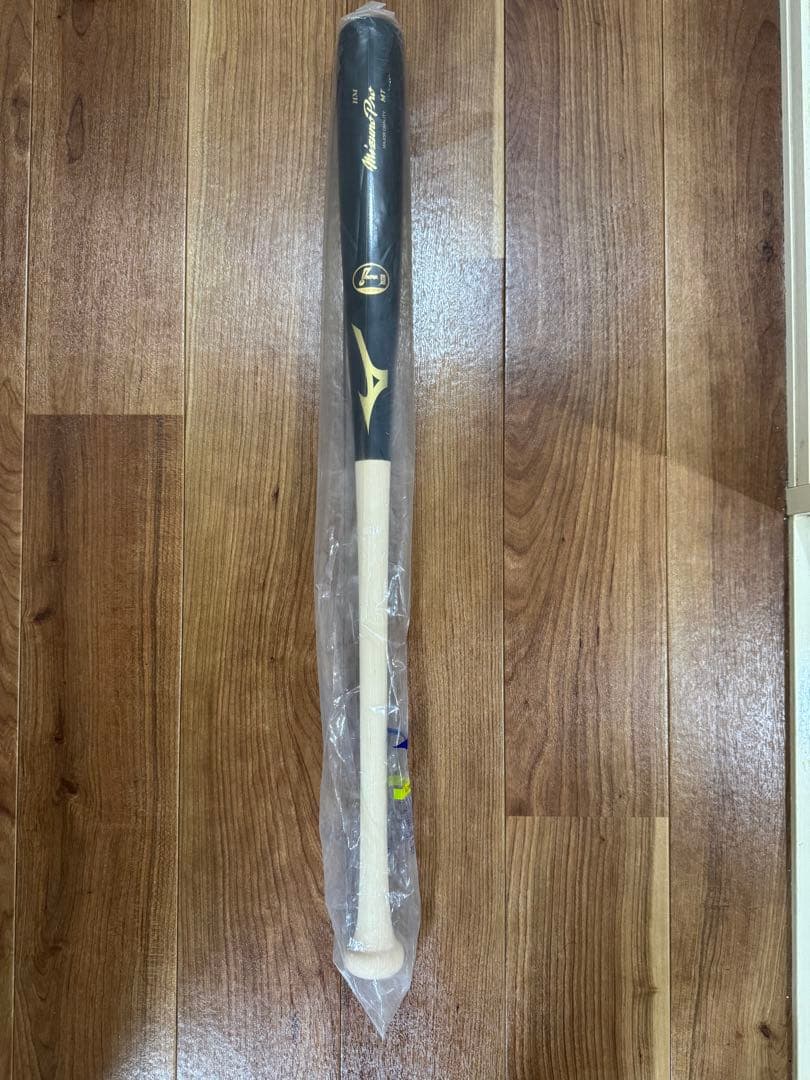 NPBミズノ 硬式木製バット 黒/白　ミッチェル