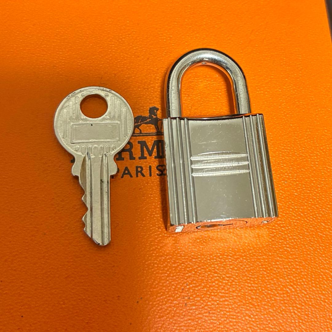 エルメス シルバー　カデナ　南京錠　パドロック　鍵　キー　NO107