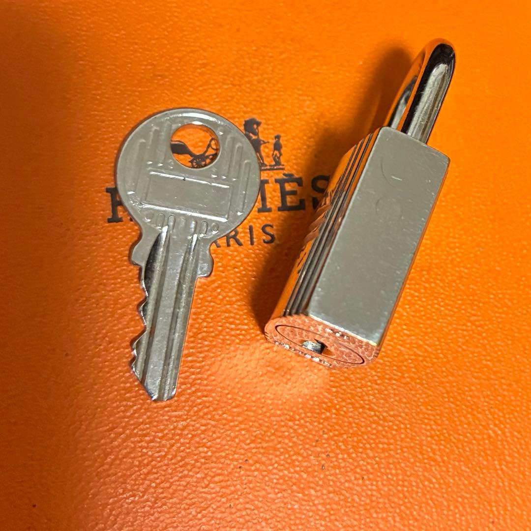 エルメス シルバー　カデナ　南京錠　パドロック　鍵　キー　NO107