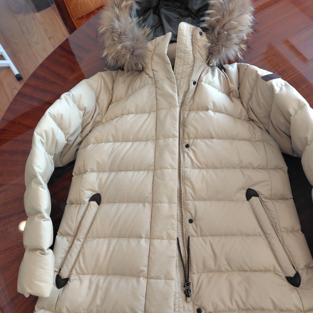 AIGLE フード付きベージュダウンジャケット